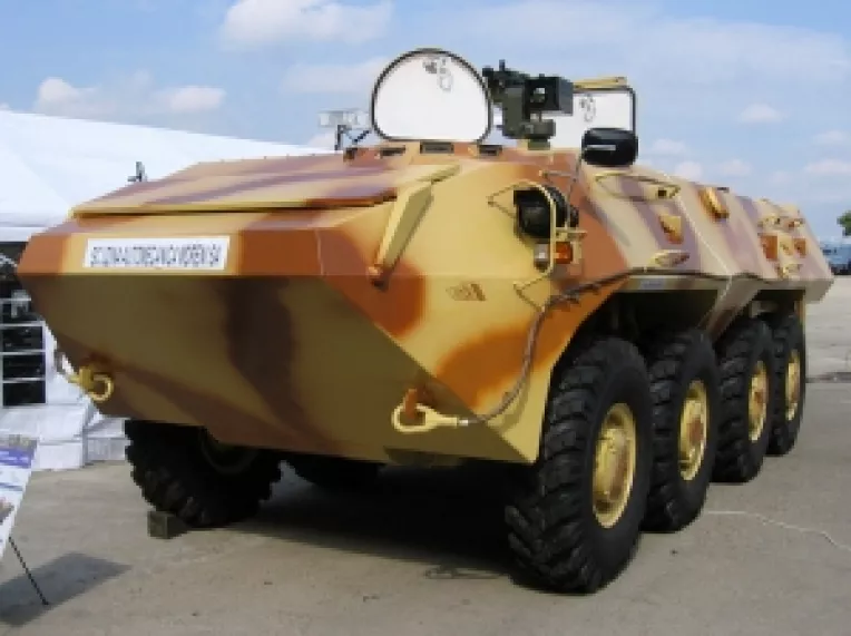 Dilema: Transportorul romanesc SAUR sau cel elvetian PIRANHA?