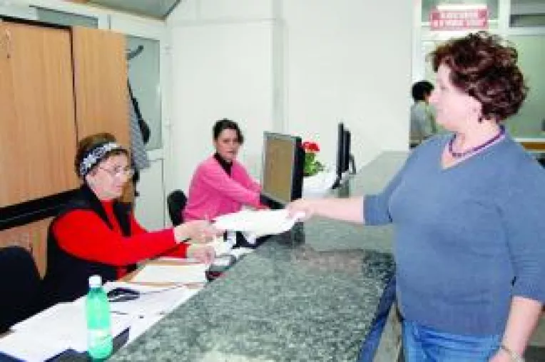 Doar o firma a cerut esalonarea datoriilor