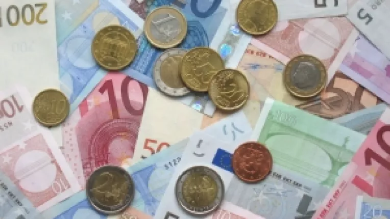Euro atinge un nou maxim pentru 2011: 4,3210 lei