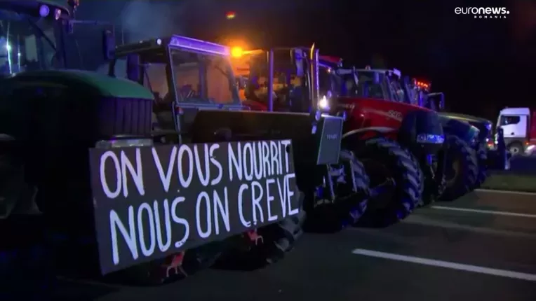 Fermierii blocheaza autostrazile din jurul Parisului. Protestele s-au extins in Belgia, Italia