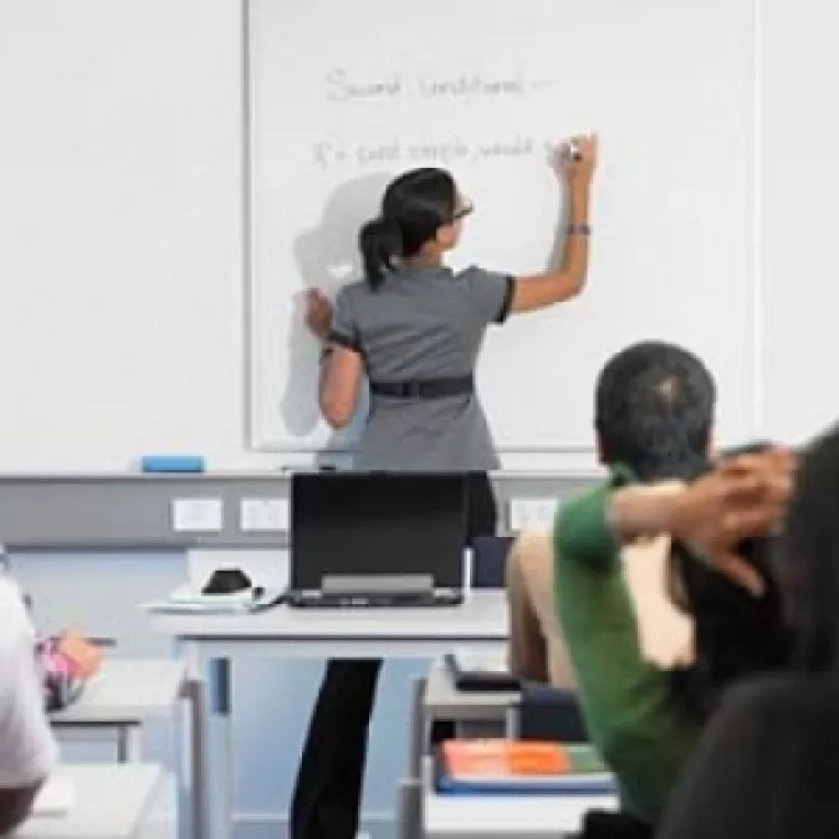 Guvernul a gasit banii pentru profesori la "rezerva"