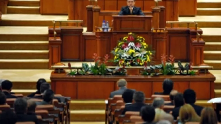 Guvernul s-a reunit pentru a aproba varianta finala a proiectului de modificare a Codului Muncii