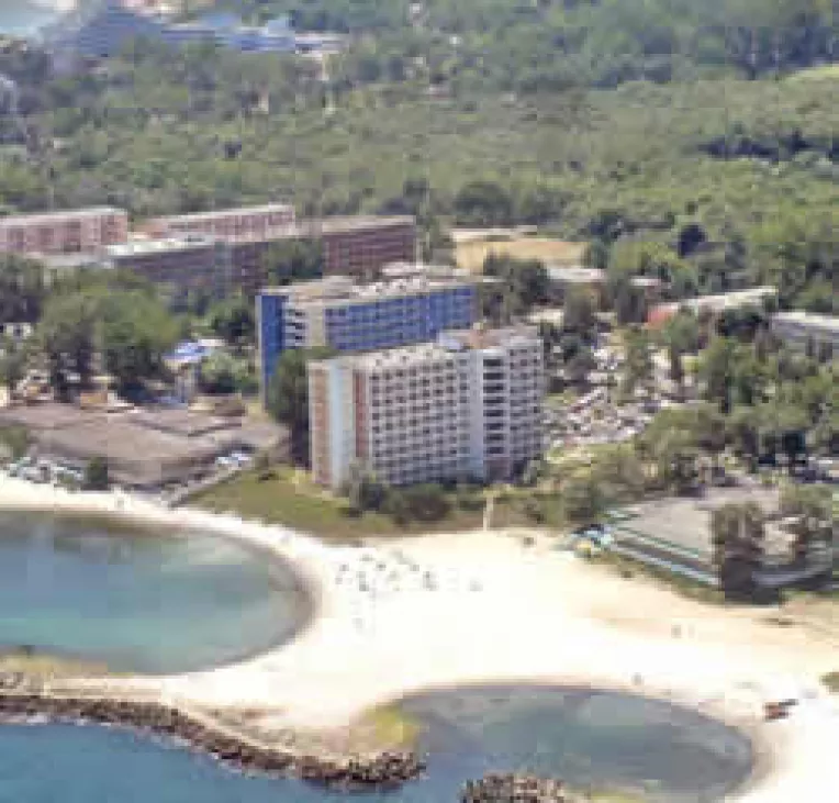 Hotelurile de pe litoral, scoase masiv la vanzare