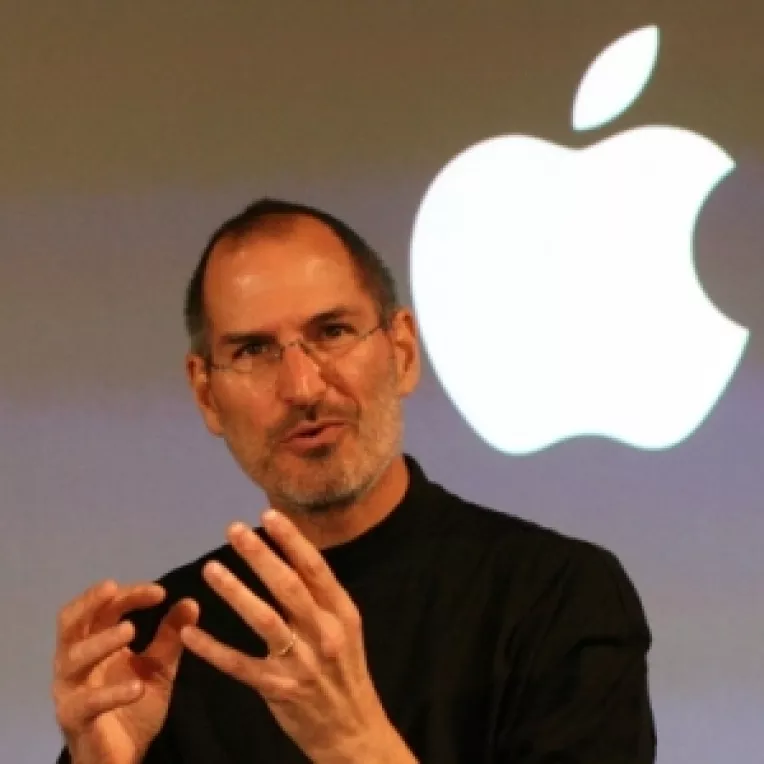 Originalul cunoscutei reclame Think Different avea vocea lui Steve Jobs