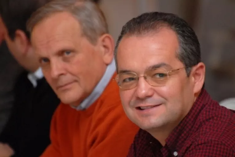 Stolojan, desemnat premier pentru a fi "portdrapel" electoral al PD-L in campanie