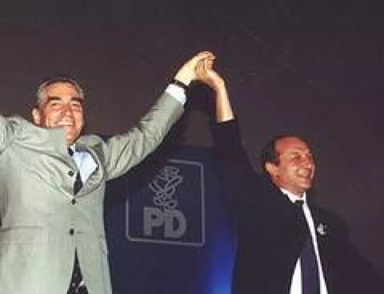 Traian Basescu la B1TV (3): "Am considerat intotdeauna ca ii datorez foarte mult omului politic Petre Roman"